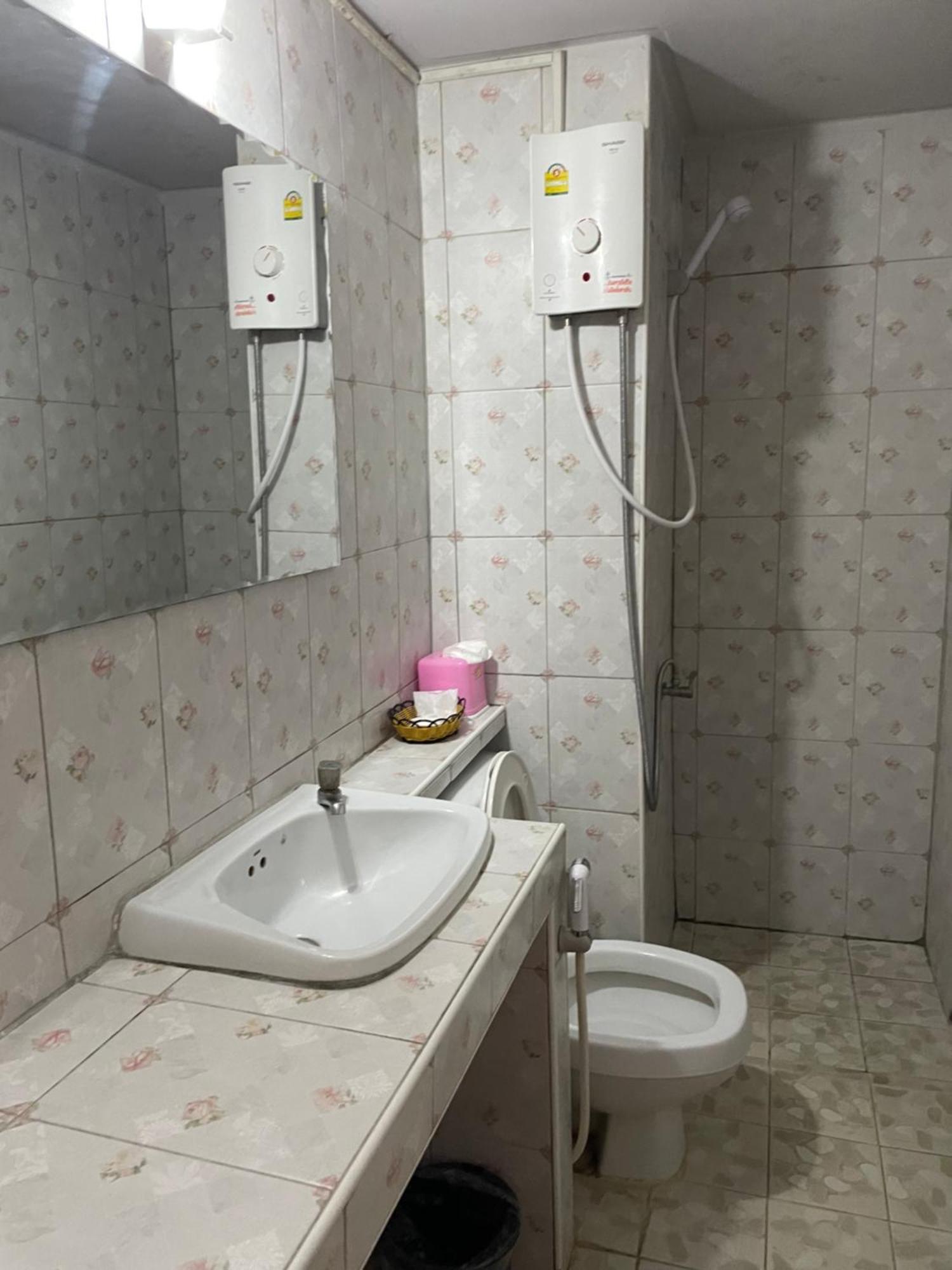 Muangthong C3,C4Near Impact Apartment Nonthaburi Ngoại thất bức ảnh